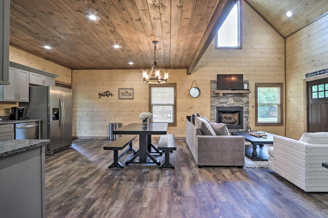 Smoky Cove Retreat With Private Hot Tub And Deck! Villa Sevierville Kültér fotó