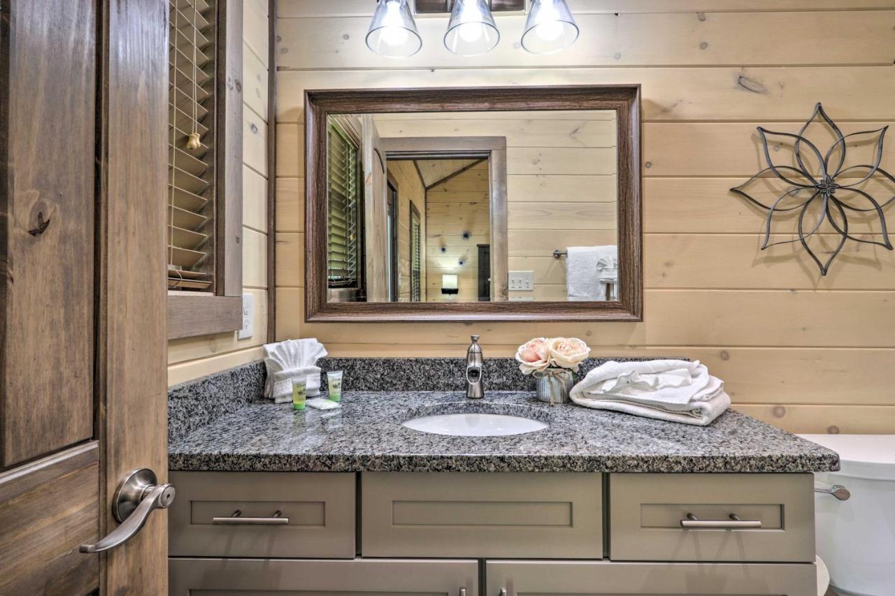 Smoky Cove Retreat With Private Hot Tub And Deck! Villa Sevierville Kültér fotó