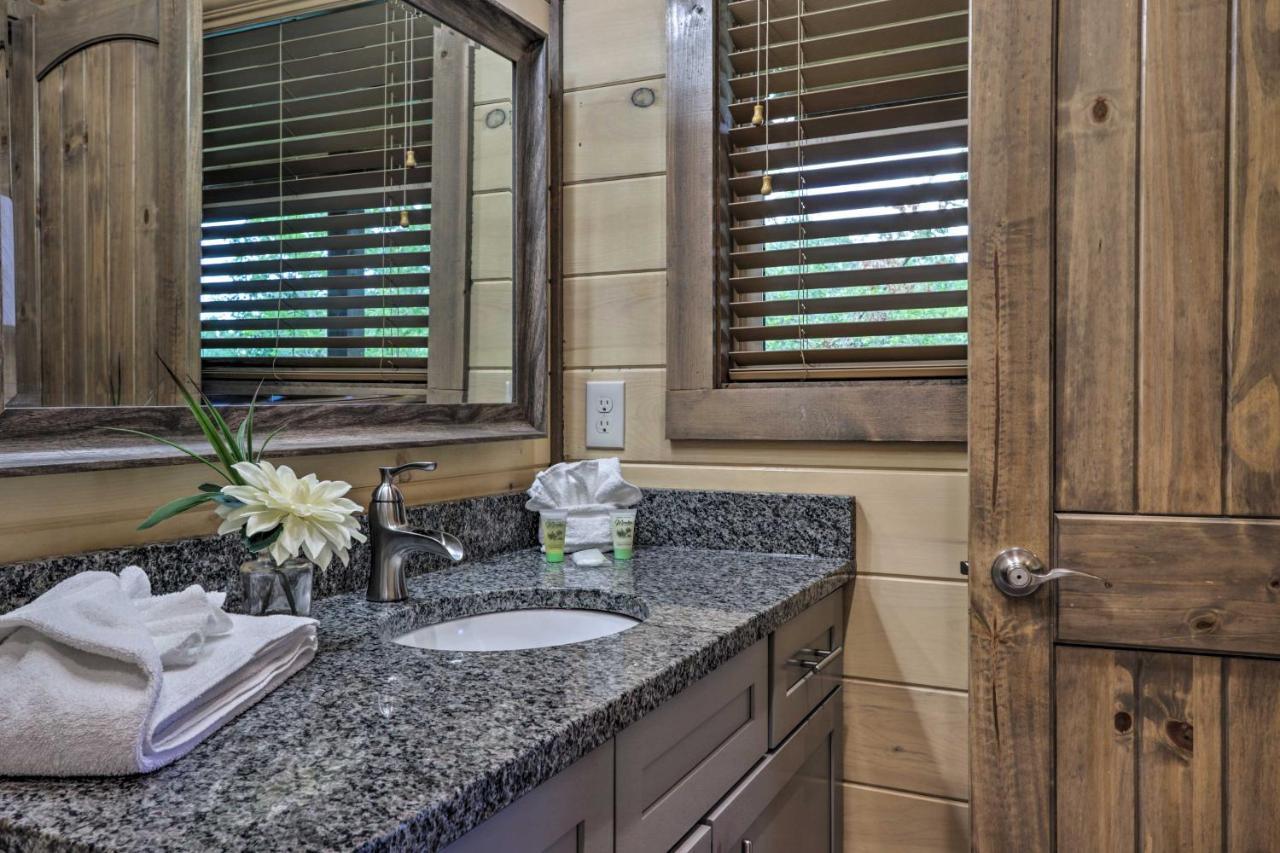 Smoky Cove Retreat With Private Hot Tub And Deck! Villa Sevierville Kültér fotó